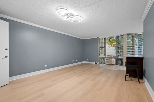 Building Photo - 1340 N Dearborn Pkwy