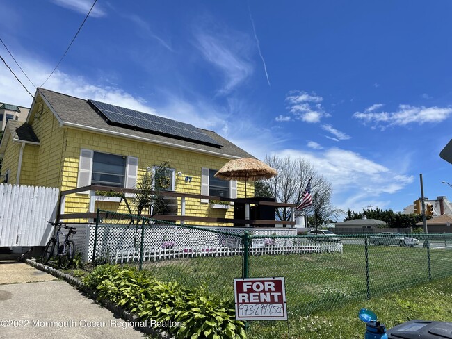 Building Photo - 67 Joline Ave