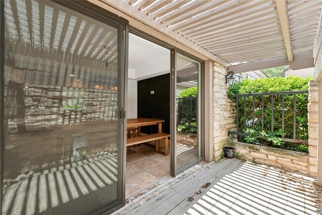 Building Photo - 103 Birdie Dr