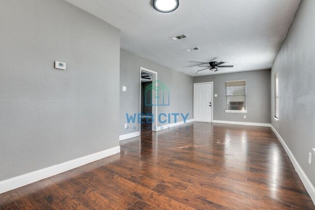 Building Photo - 1323 Grinnell St