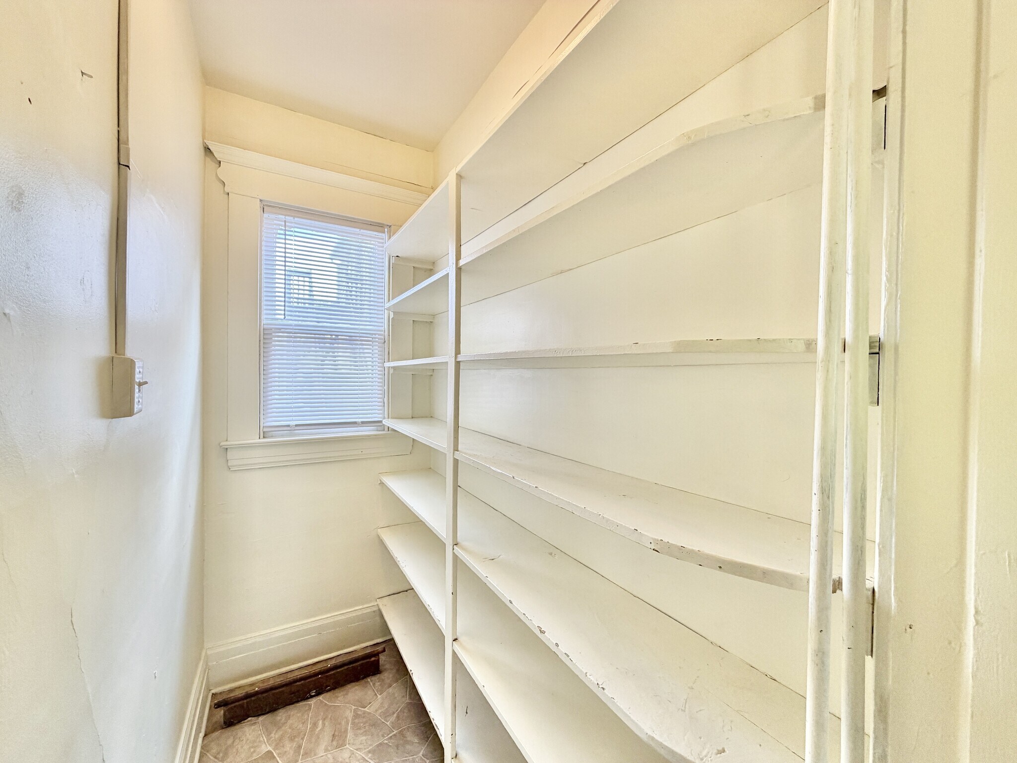 Building Photo - 551 S Main St