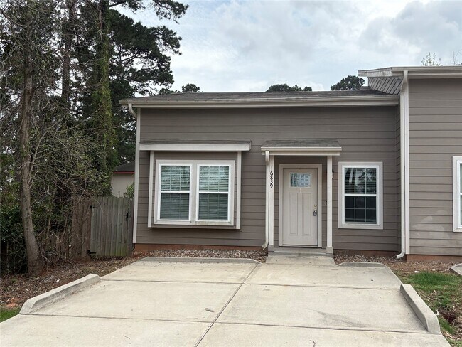 Building Photo - 16839 Balmoral St