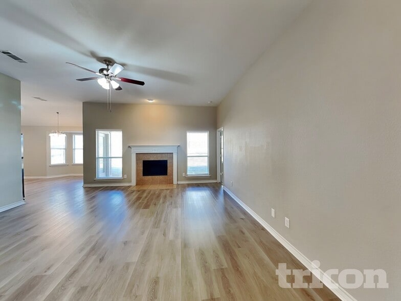 Building Photo - 2108 Cancun Dr