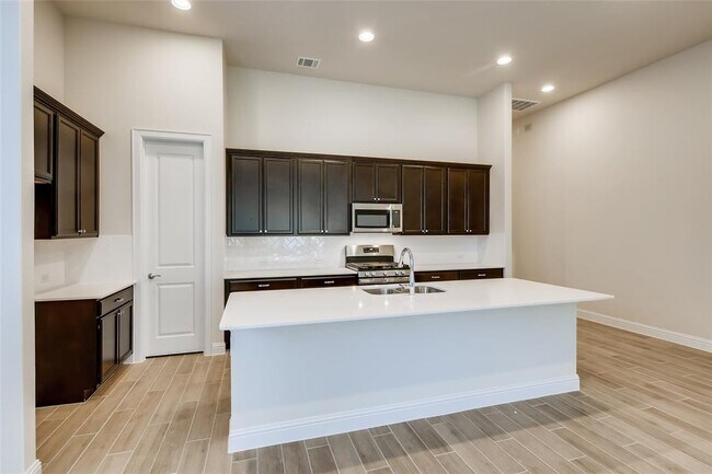 Building Photo - 601 C-Bar Ranch Trl