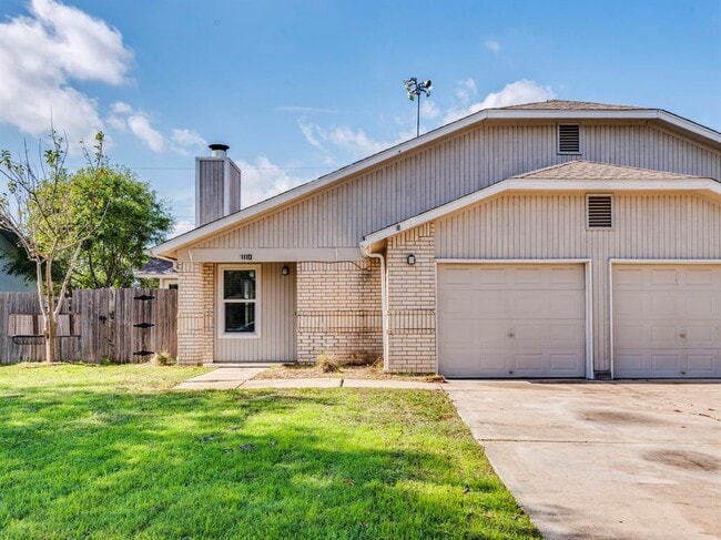 Building Photo - 1110 Hyridge St