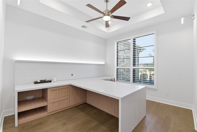 Building Photo - 15314 Viviente Dr