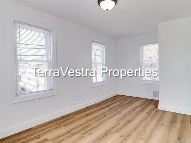Building Photo - 3 Bed Single Family in Port Norris. Eligib...