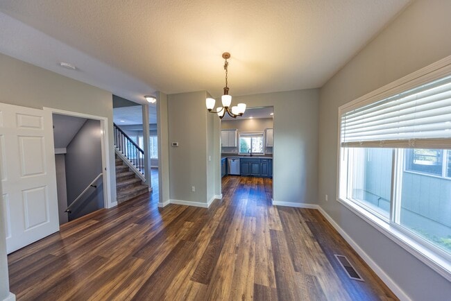 Building Photo - 4 Bedroom house in Hazel Dell - AC, large ...