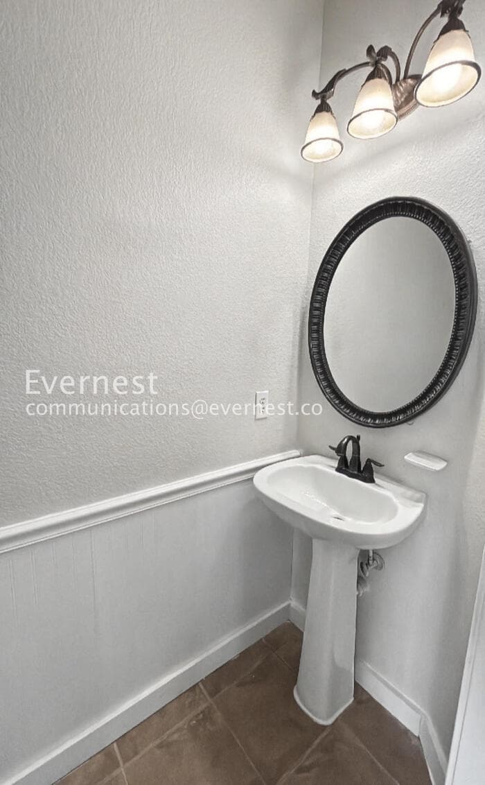 Building Photo - 3502 Cheyenne St