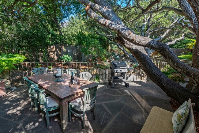 Building Photo - 548 San Ysidro Rd