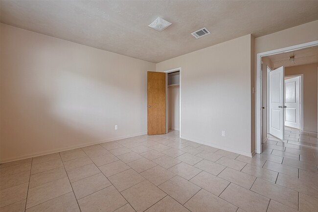 Building Photo - 9126 Willow Meadow Dr