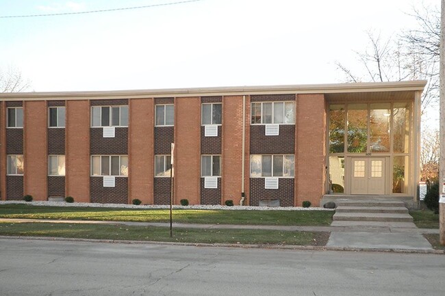 Building Photo - EXECUTIVE HOUSE APARTMENTS