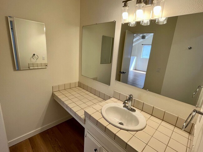 Building Photo - Encinitas Beach Townhome with Yard West of...