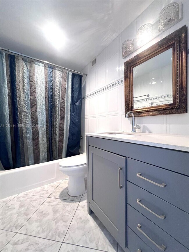 Building Photo - 400 Kings Point Dr