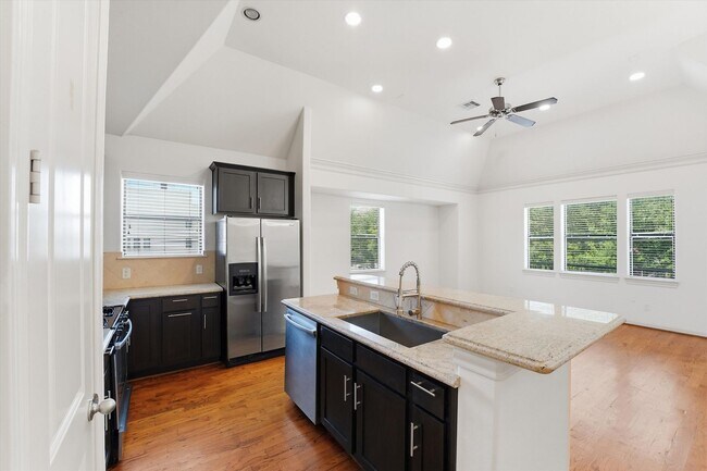Building Photo - Awesome Two Story town home located in the heart of the city!