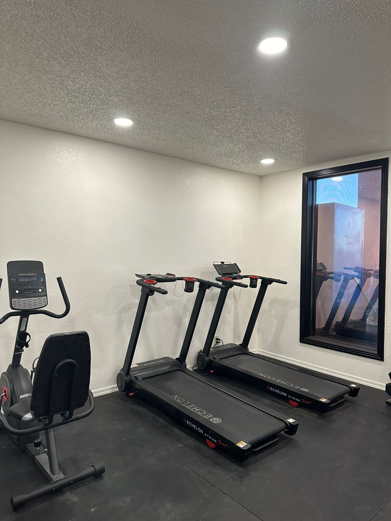 Building Photo - 2410 Rio Dr