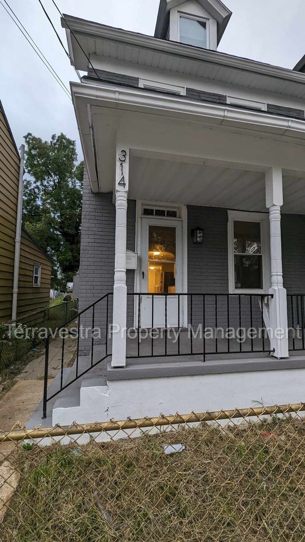 Primary Photo - Lovely 3 Bedroom Home! Eligible for $500 S...