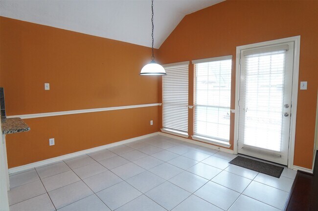 Building Photo - 6006 Country Ridge Dr