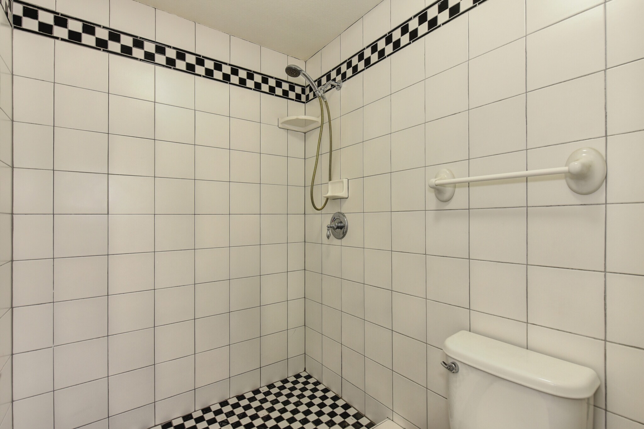 Building Photo - 527 Scripps Dr