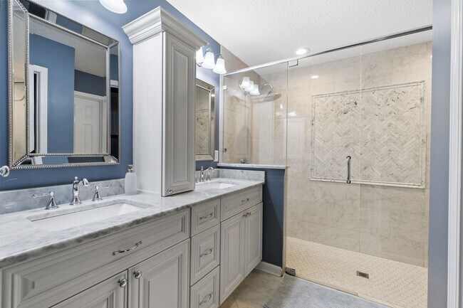 Building Photo - NW Westchester 4 Bedroom 2 Bath Home