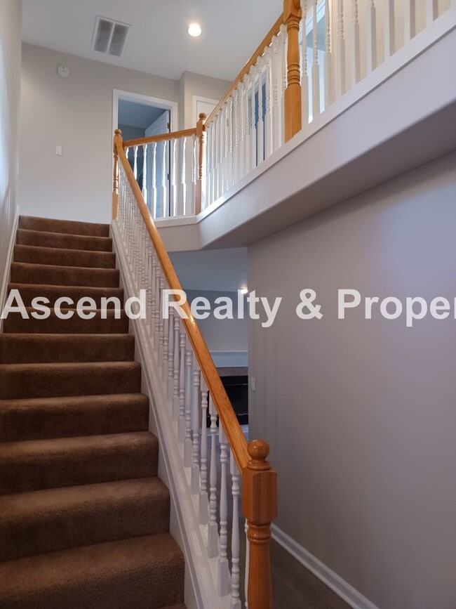 Building Photo - Gorgeous Updated Murrayhill Area 4 Bed on ...