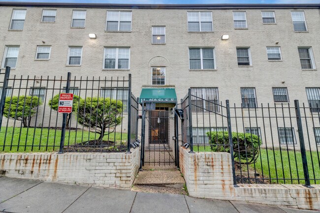Building Photo - 11 46th St SE