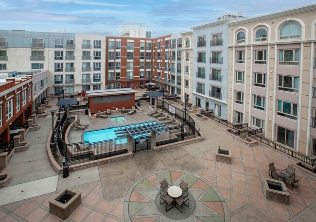 Building Photo - Stylish & Spacious Courtyard-Facing Condo in the Heart of Gaslamp
