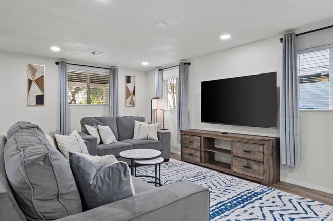 Building Photo - 4009 W Grant St