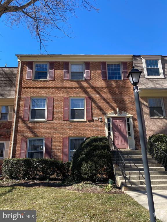 Building Photo - 6008 Westchester Park Dr