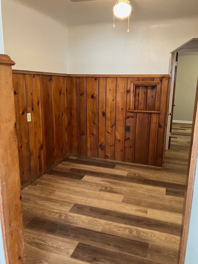 KITCHENETTE - 4322 Schenck Ave