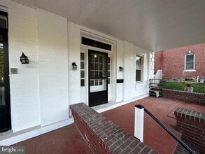 Building Photo - 451 Main St