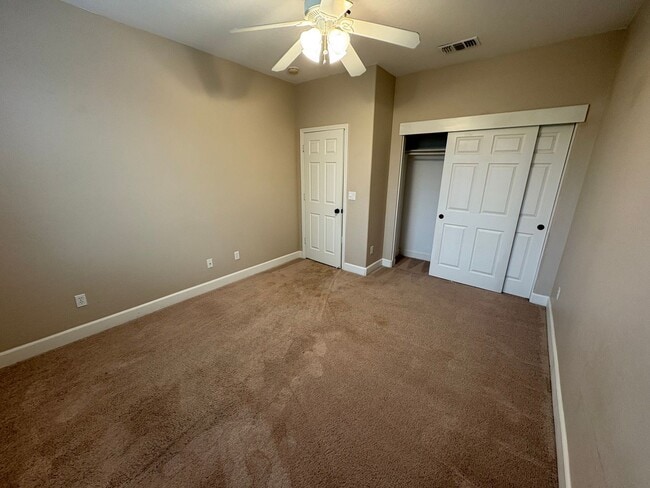 Building Photo - 3116 W Buena Vista Ave