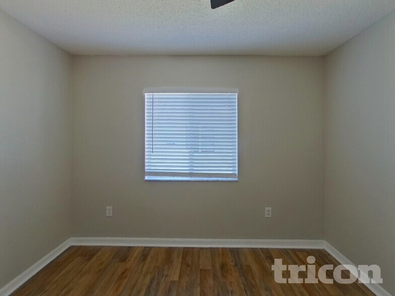 Building Photo - 11749 Lynmoor Dr