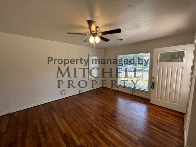 Building Photo - Welcome to 4103 S. Lipscomb! Charming 4 be...