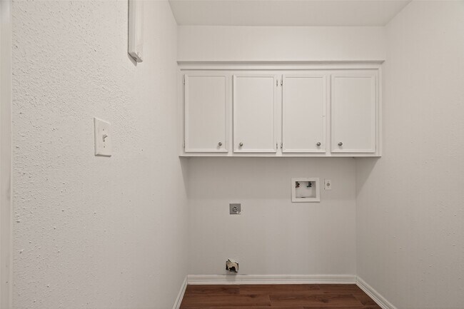 Building Photo - 7655 S Braeswood Blvd