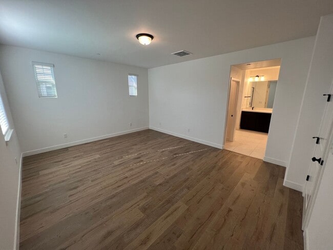 Building Photo - 4 Bed / 3 Bath | Crocker Village Home Available Now