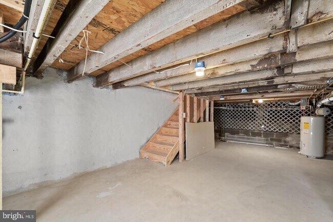 Building Photo - 418 E 21st St