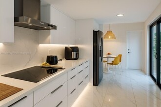 Building Photo - 7441 Bay Hill Dr