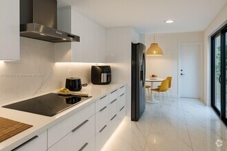 Building Photo - 7441 Bay Hill Dr