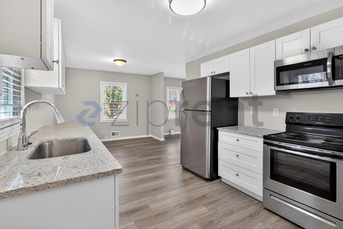 Building Photo - Unit A