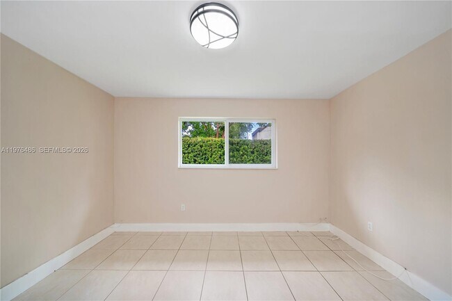 Building Photo - 592 NE 150th St