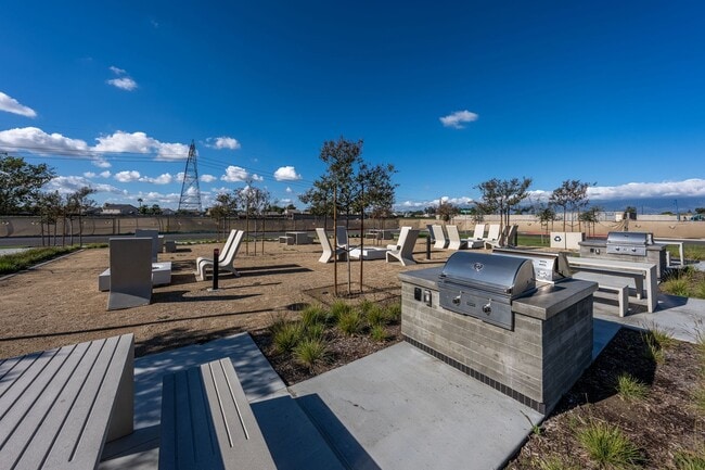 Building Photo - 3260 S Agate Paseo