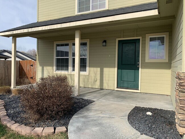 Building Photo - 720 Triumph Dr