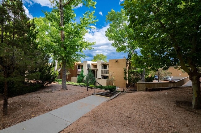 Building Photo - 1 MO. FREE RENT! UNFURNISHED Bright & Stylish Condo at The Reserve