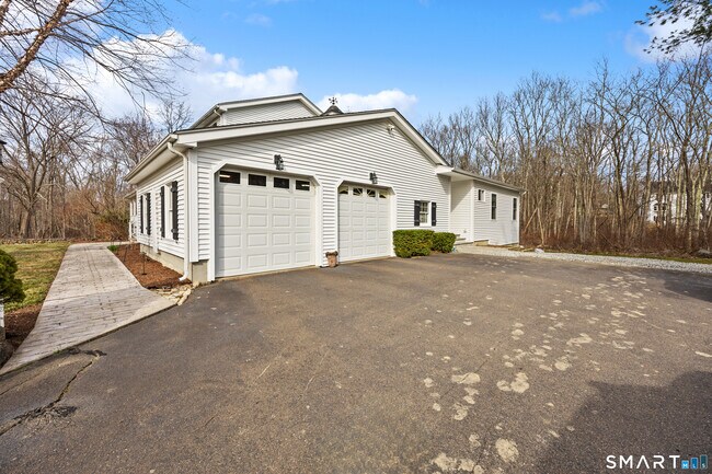 Building Photo - 34 Hi-Ann Ct