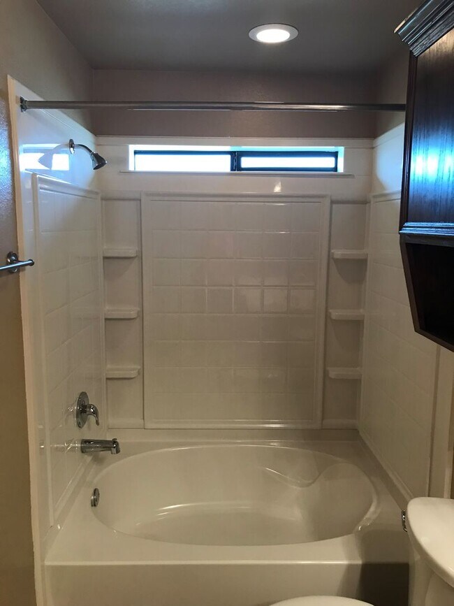Building Photo - 2 Bedroom | 2 Bath  Located off Clear Creek Road in Killeen.