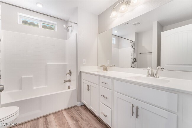 Building Photo - 10602 Enridge Ave