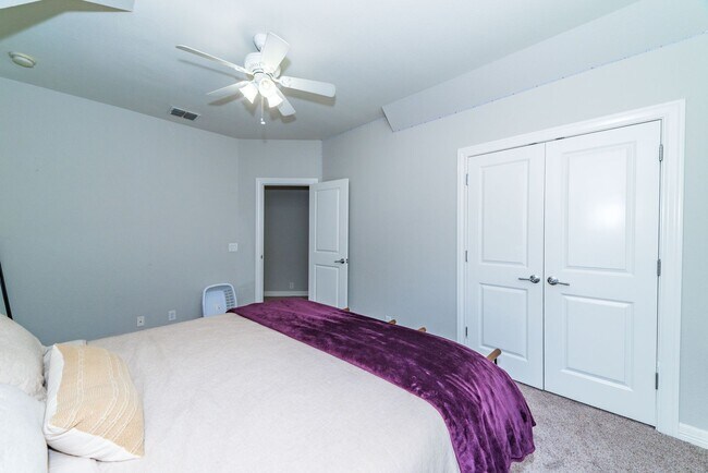 Building Photo - 15814 Seekers St