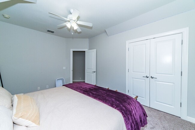 Building Photo - 5-BEDROOM HOME IN OVERLOOK AT GRANDVIEW