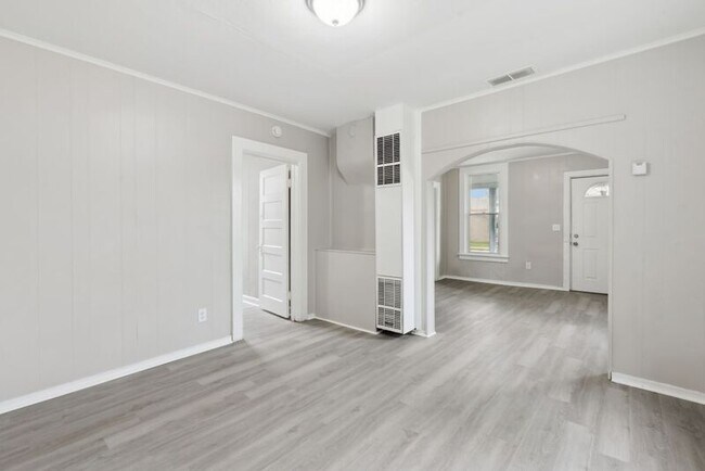 Building Photo - 336 Colburn St